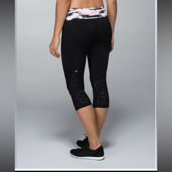 Lululemon Athletica Black and Pink High-Waisted Leggings - Picture 2 of 7